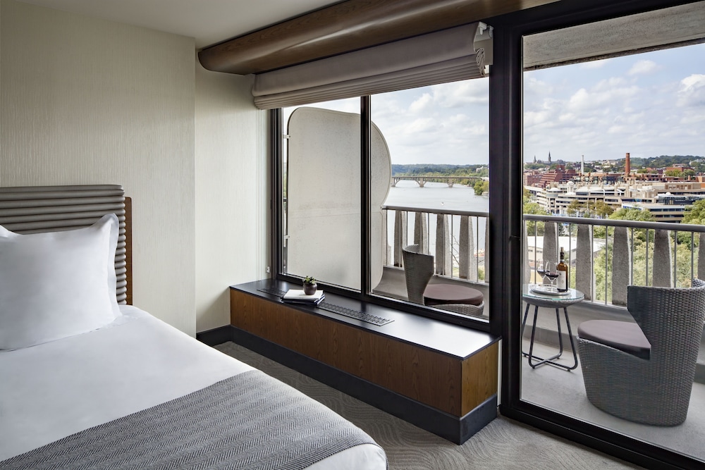 Premier Room, 1 King Bed, Balcony, River View - Photo 4