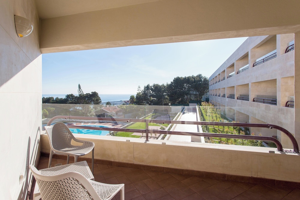 Deluxe Room, 1 Queen Bed with Sofa bed, Pool View - Photo 4