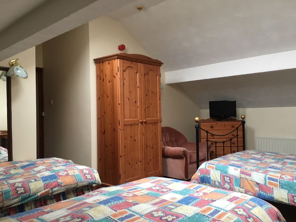 Quadruple Room, Multiple Beds, Shared Bathroom photo 2