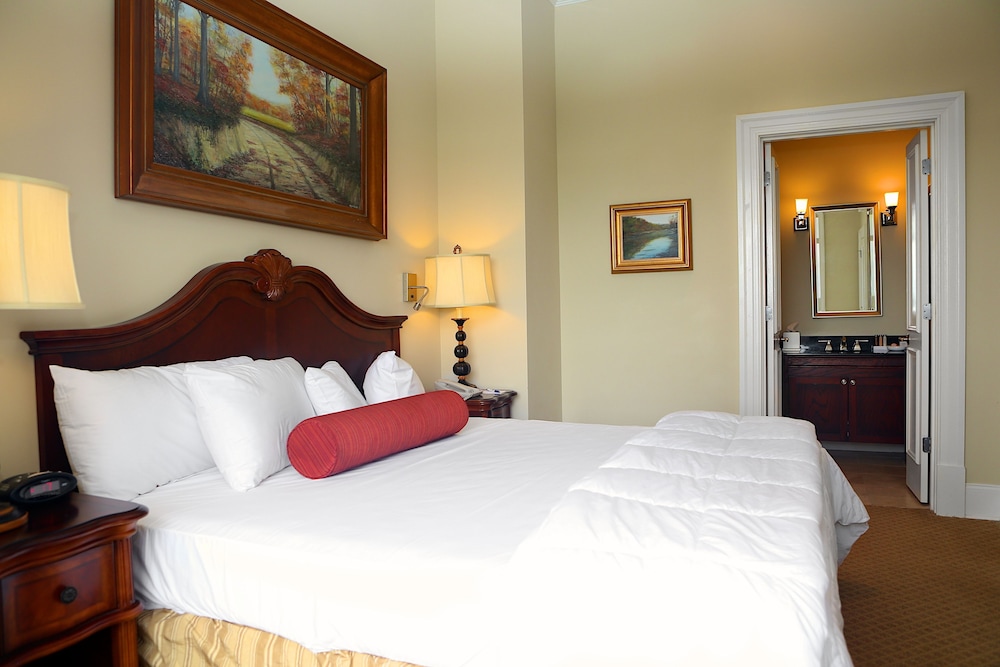 Suite, 1 King Bed, Non Smoking photo 2