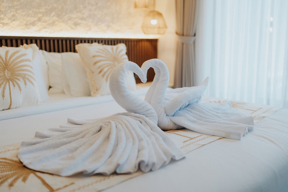 Deluxe Double Room, Pool View