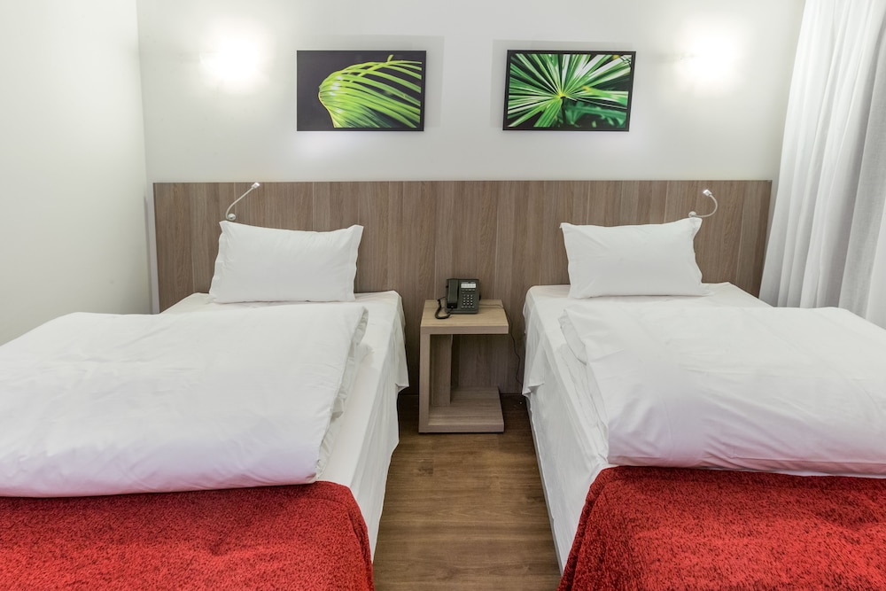 Standard Twin Room, 2 Twin Beds photo 3