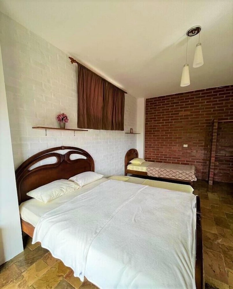 Family Room, Multiple Beds, Garden View photo 2