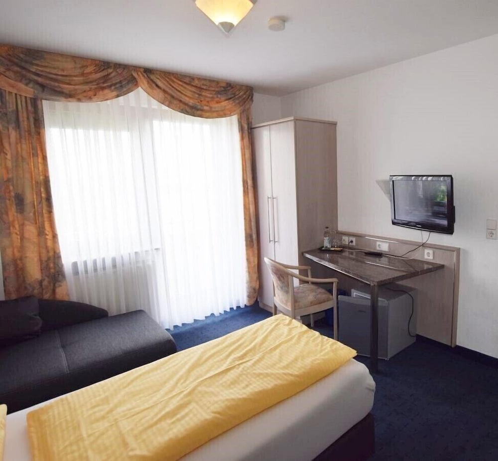 Single Room (205)