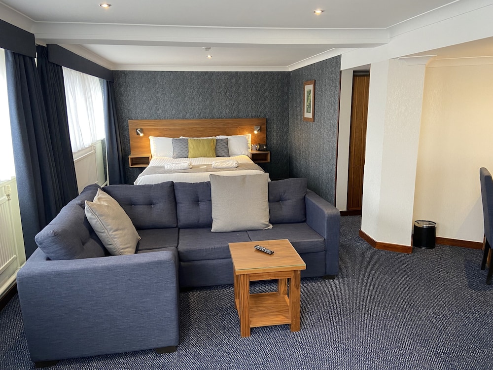 Executive Suite - Photo 4
