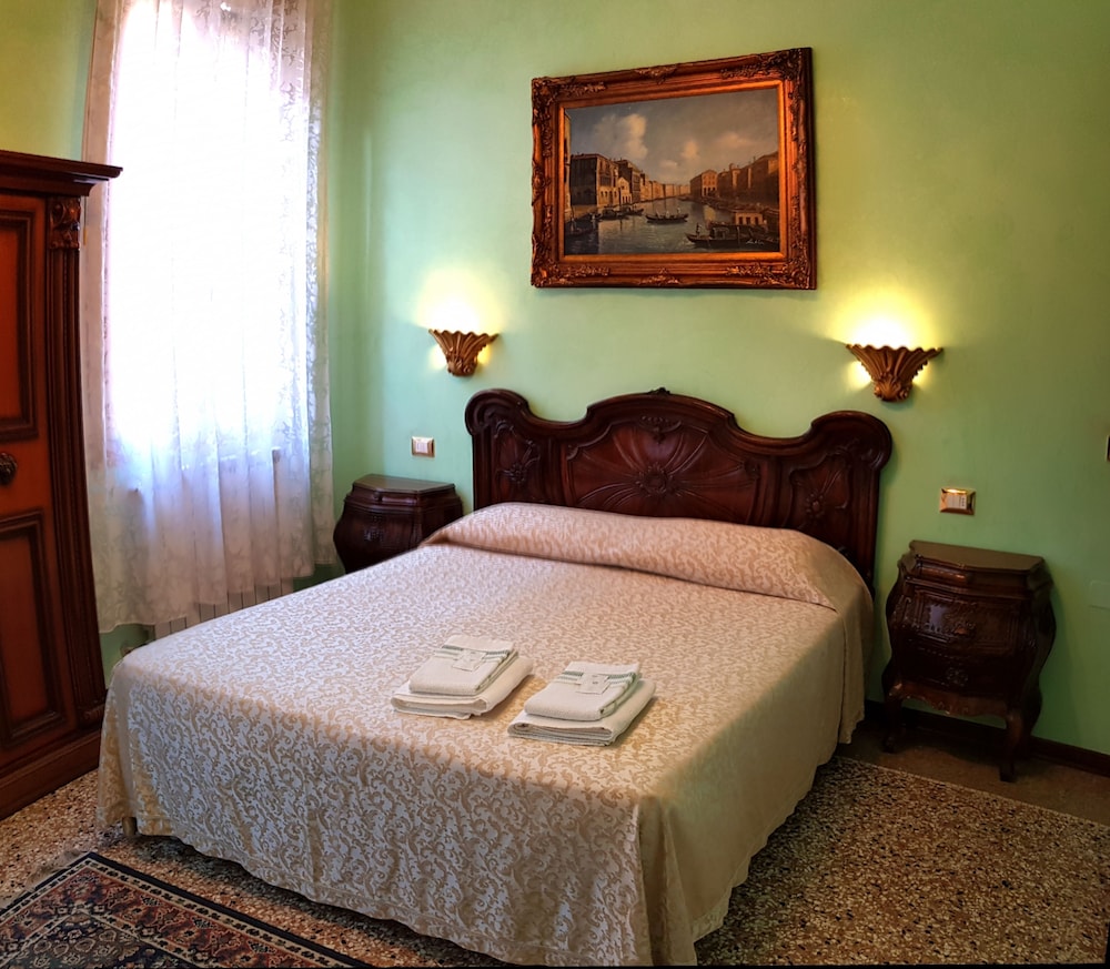 Double Room, 1 Queen Bed (Enchanted star) photo 2