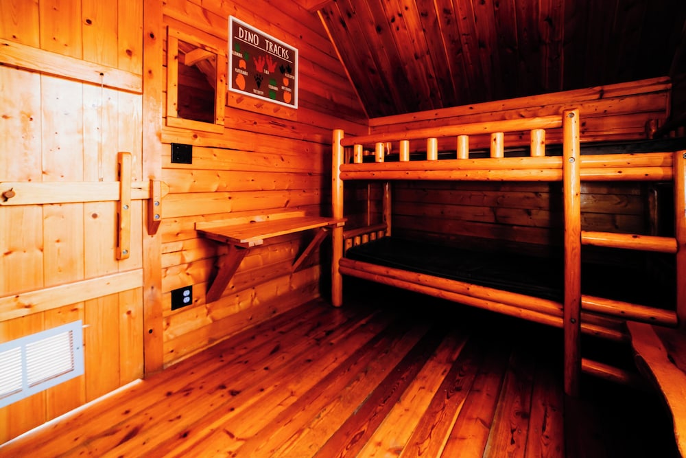 Two-Room Rustic Cabin - Yellow photo 2