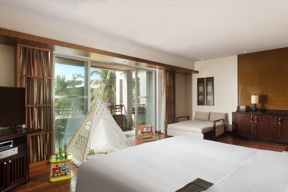 Premium Family Room, Guest Room, 1 King, Sofa Bed, Garden View, Balcony
