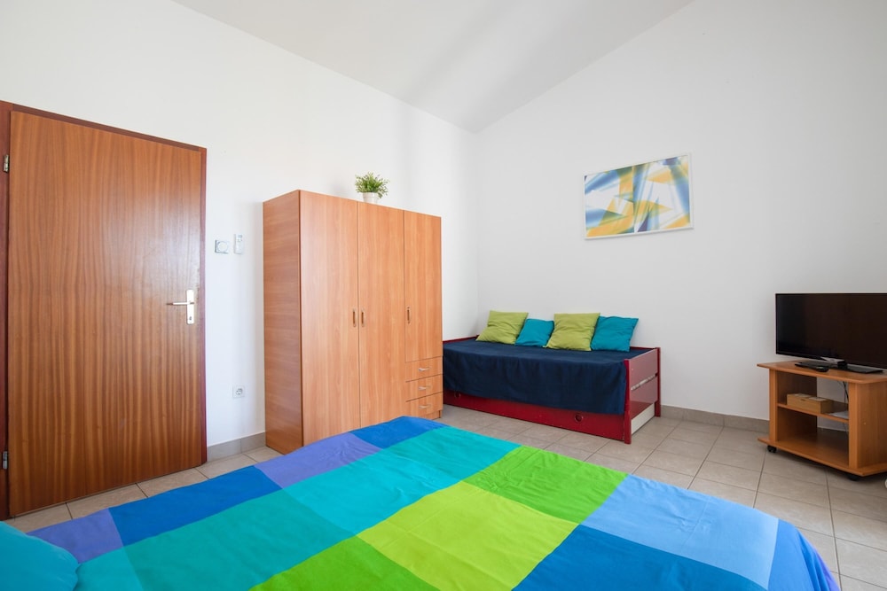 Family Apartment, Multiple Bedrooms (Apartman Brankica 3 Island Krk) photo 2