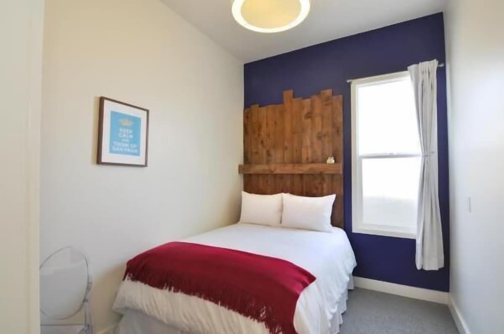 Double Room, Shared Bathroom (Residential Economy)