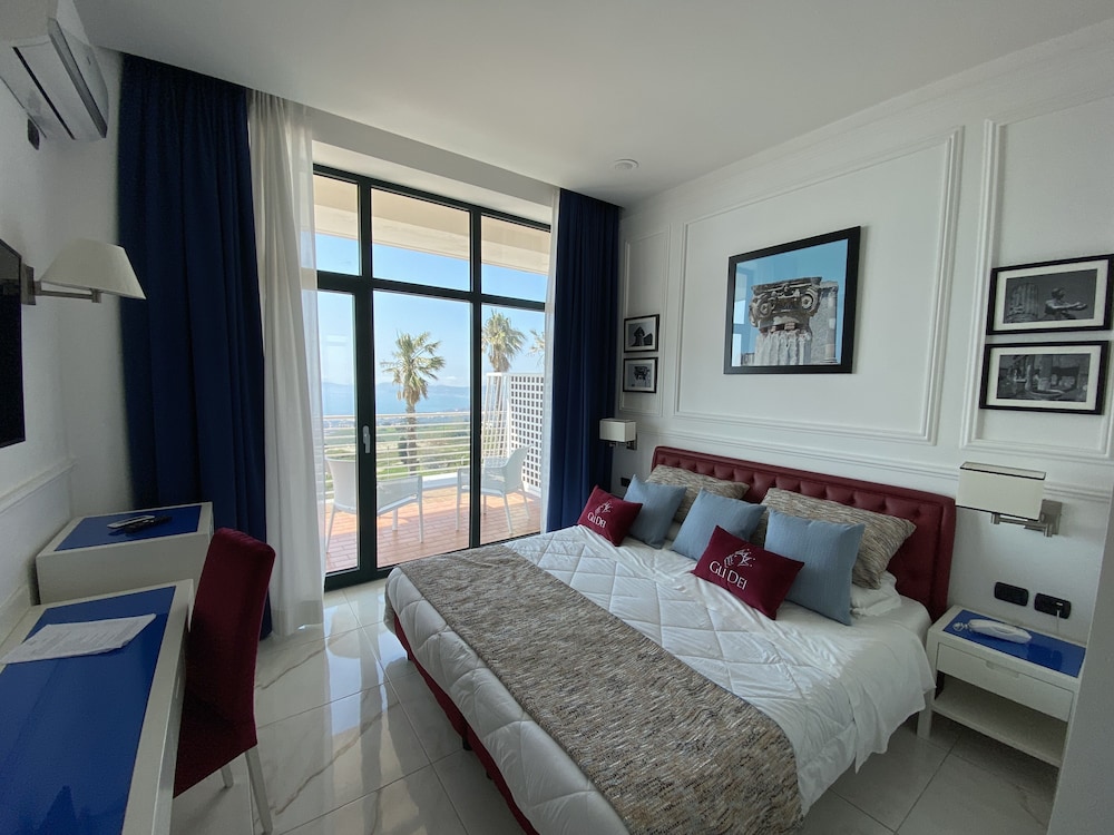 Standard Double or Twin Room, Sea View photo 2