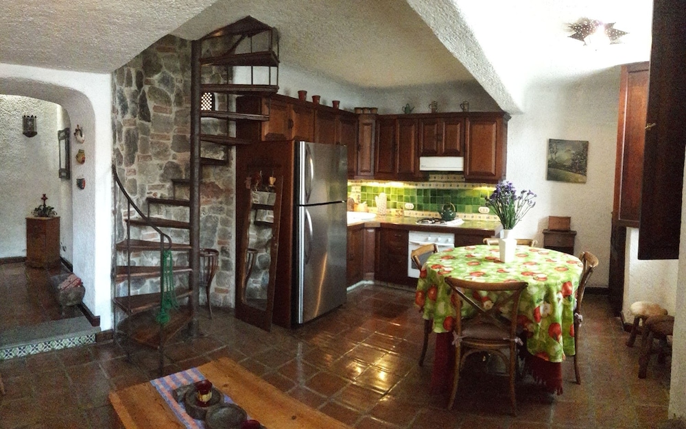Apartment photo 2