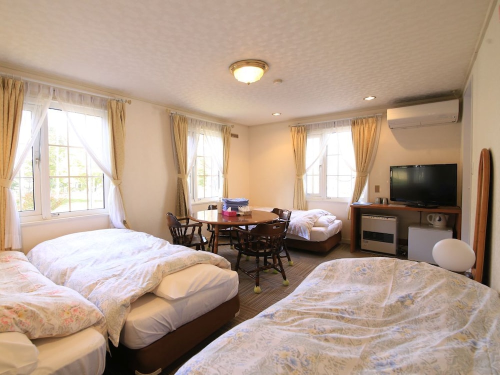 Quadruple Room, Shared Bathroom (Shared bathroom opens 16:00-23:00) photo 1