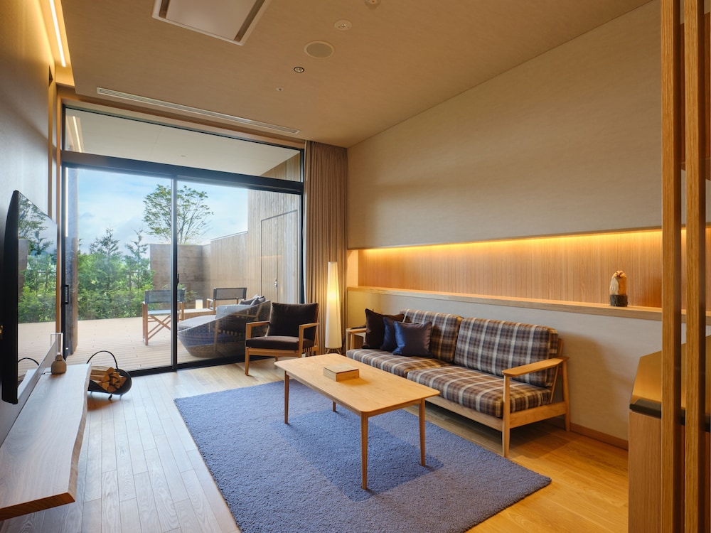 Design Twin Room with Onsen Open-Air Bath (Wood-Deck) East Wing, Non-Smoking - Photo 12