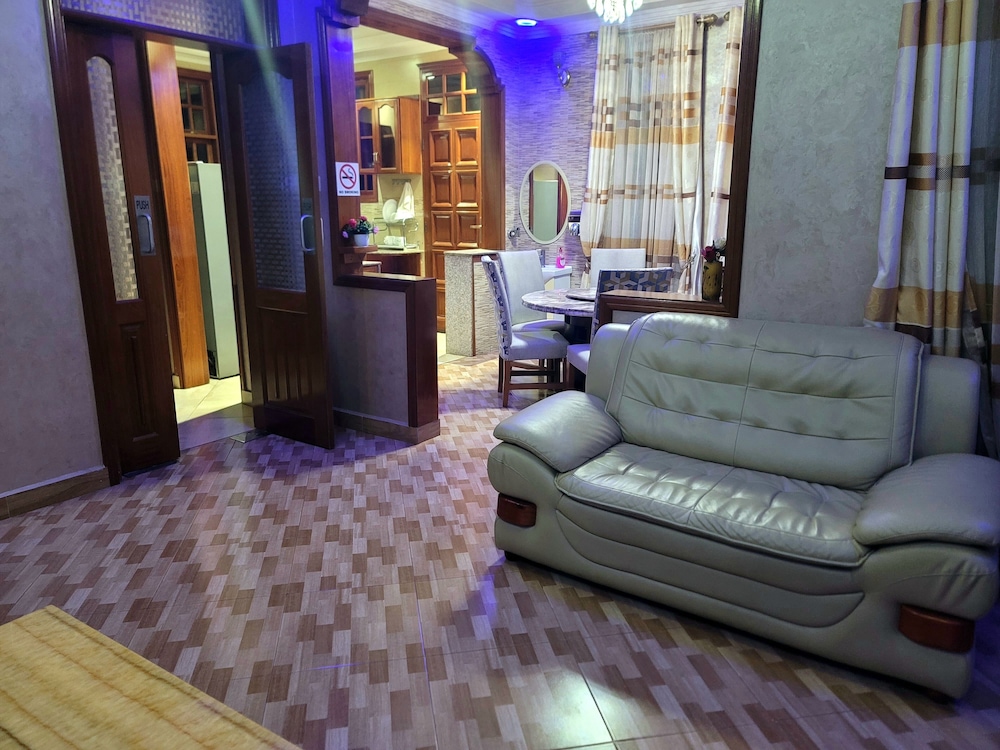 Deluxe Apartment