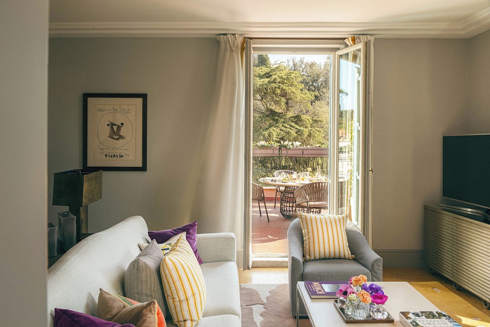 Picasso Suite with Terrace (Non Smoking)