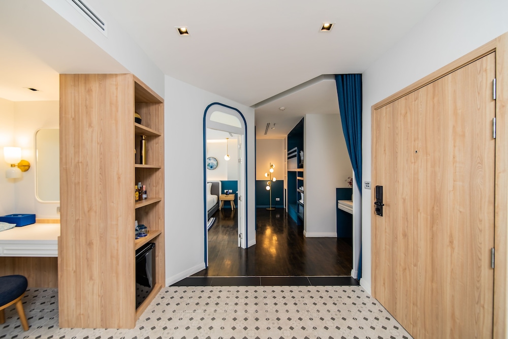 Family Room, City View