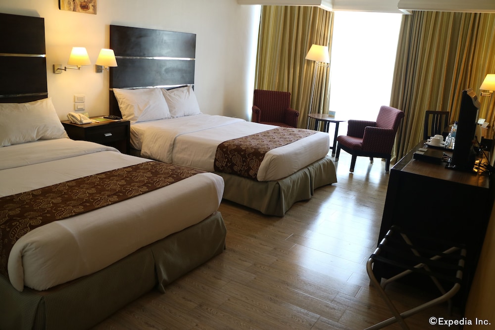 Business Room, 2 Double Beds, Non Smoking - Photo 9