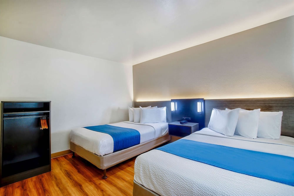 Standard Room, 2 Double Beds, Non Smoking photo 1