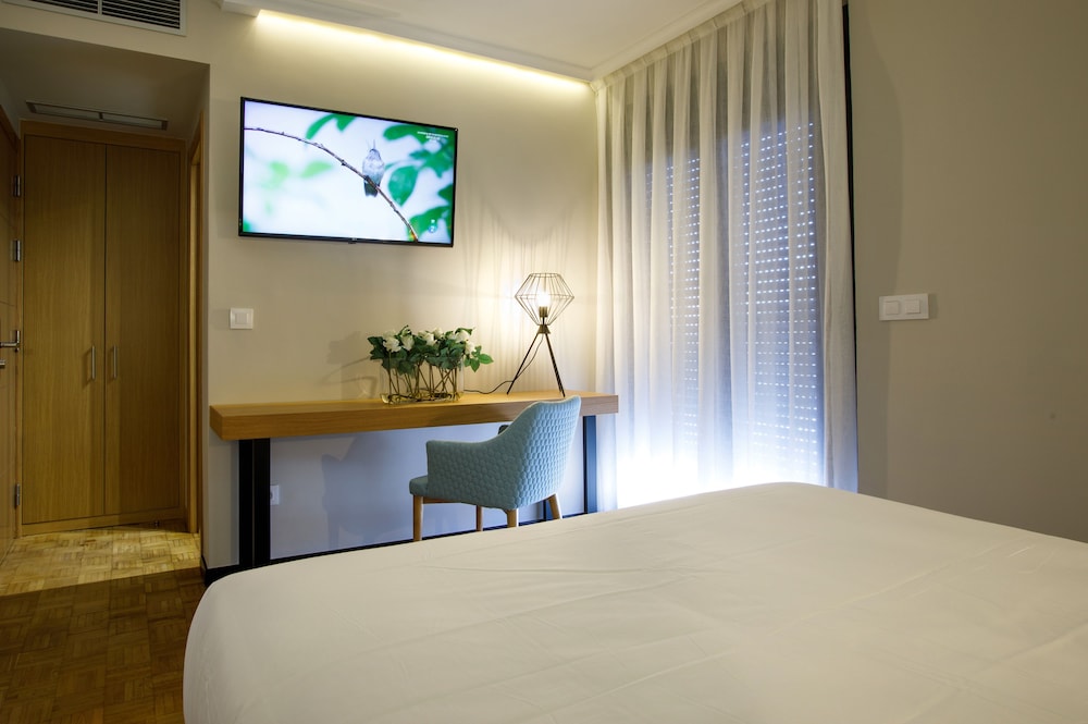 Room (Matrimonial)