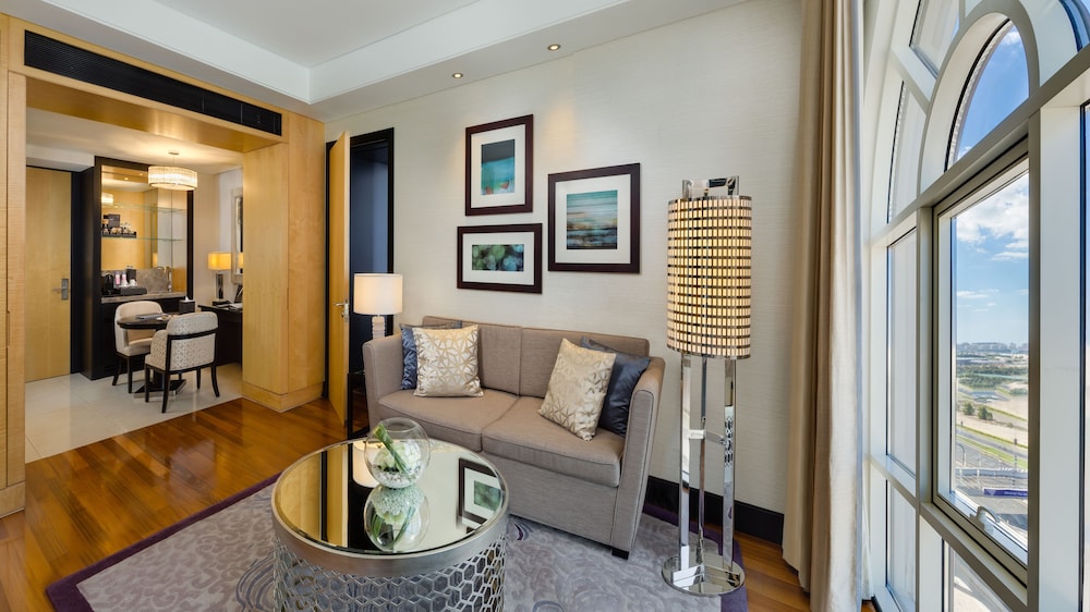 Executive Grand Deluxe Room Lounge Access including Afternoon Tea Evening Cocktail Hours thumbnail 6