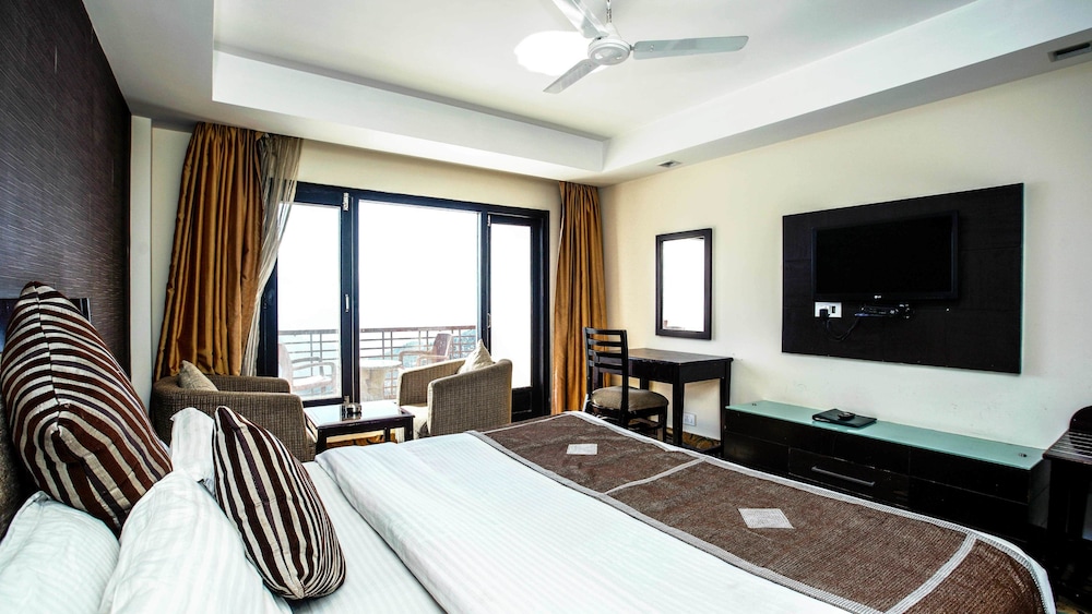 Executive Suite, 1 King Bed, Non Smoking, Mountain View photo 1