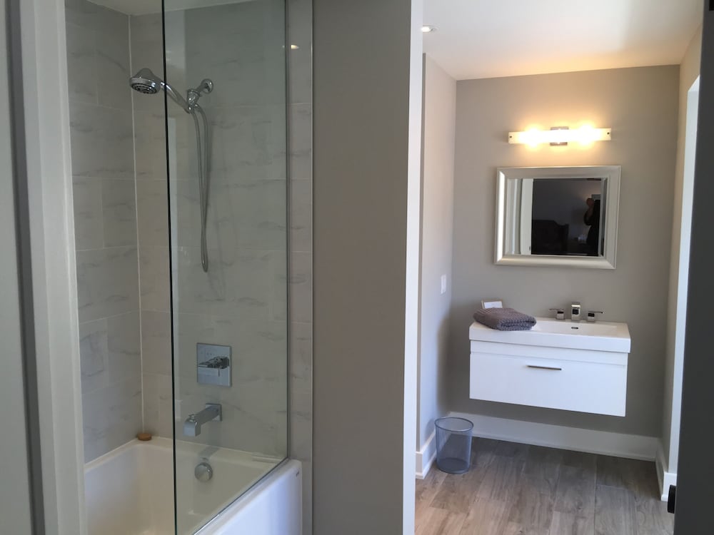 Forest Suite, 1 Queen Bed, Fireplace photo 3