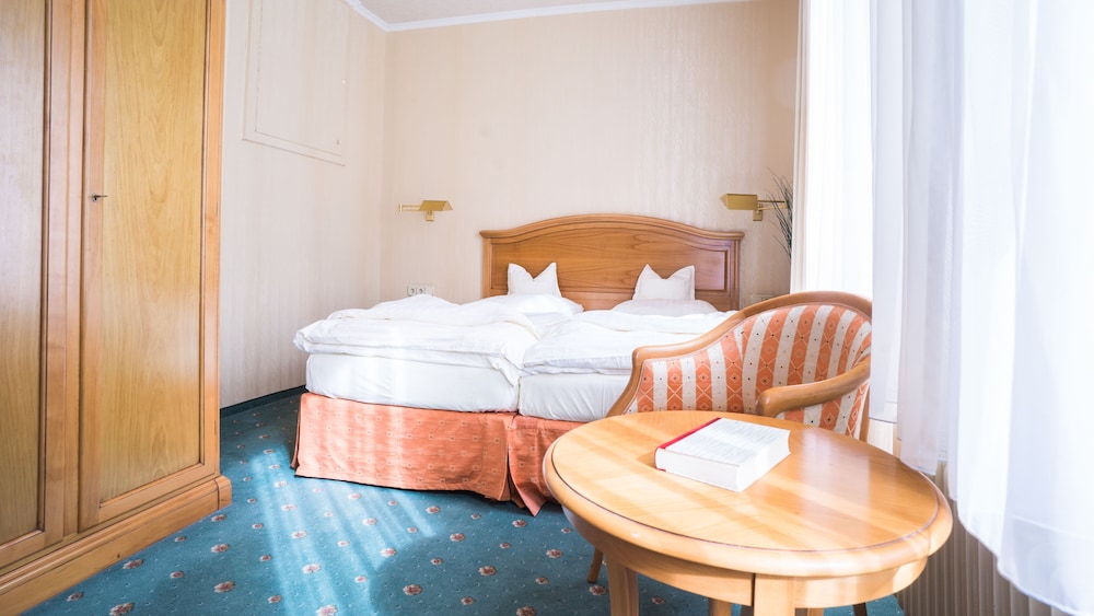 Double Room small photo 1