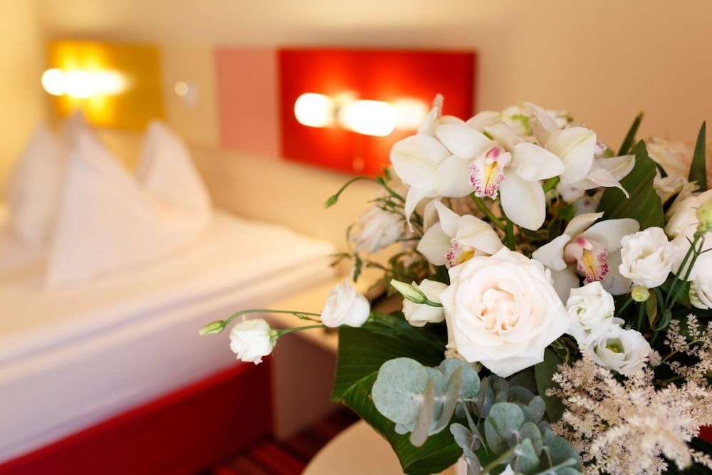 Standard Room, Queen Bed, Without Sea-View, Air-Condition, Balcony, Nonsmoking photo 2