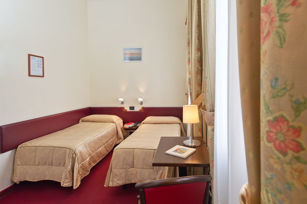 Double or Twin Room photo 2