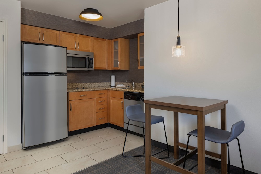 Suite, 1 Bedroom (Mobility/Hearing Accessible, Tub) photo 3