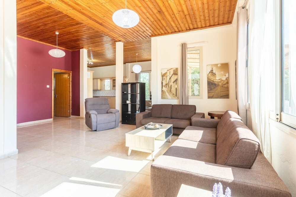 Villa photo 1