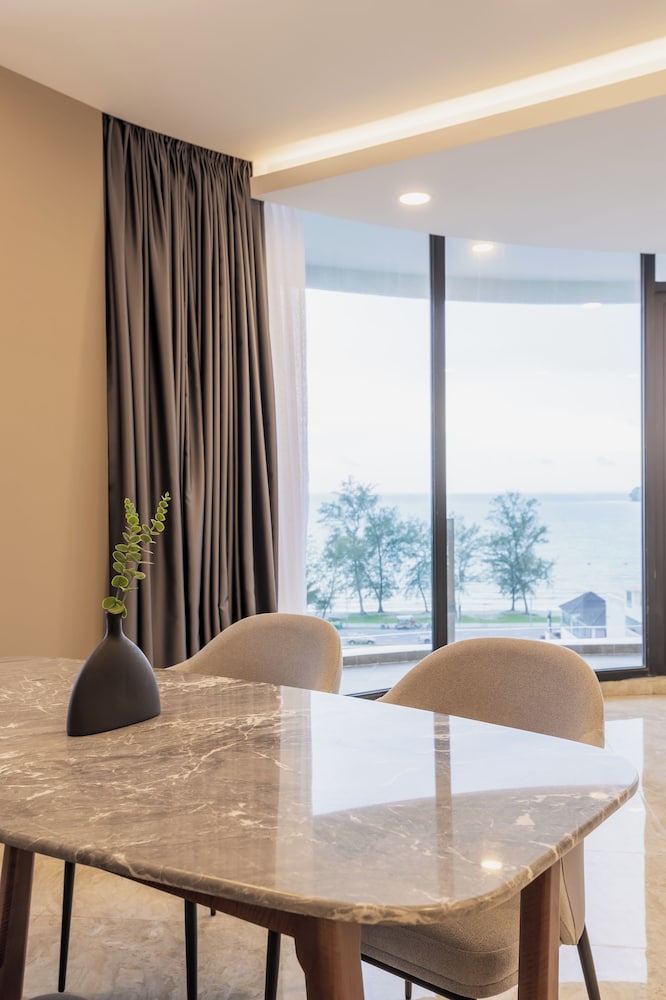 Deluxe Suite - Photo 12