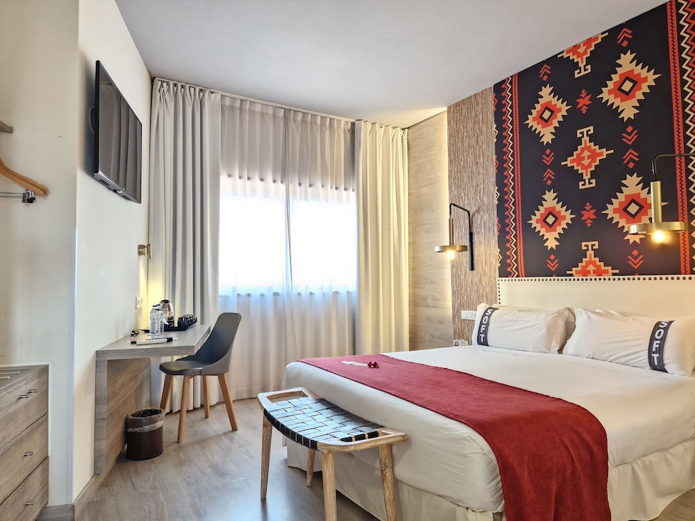 Deluxe Suite - Photo 2