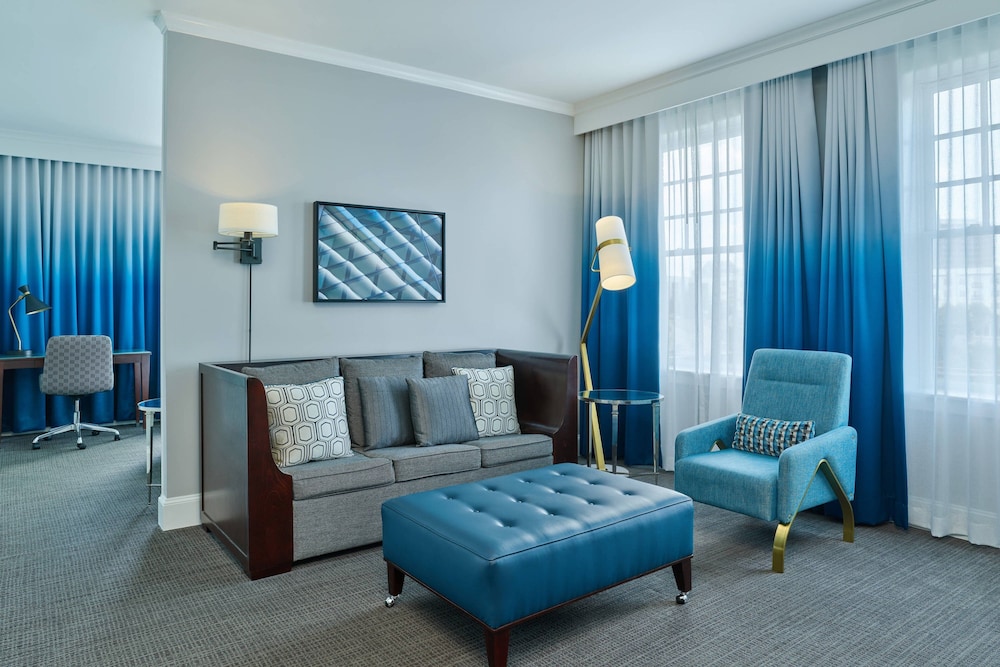 Suite, 1 King Bed with Sofa bed photo 1