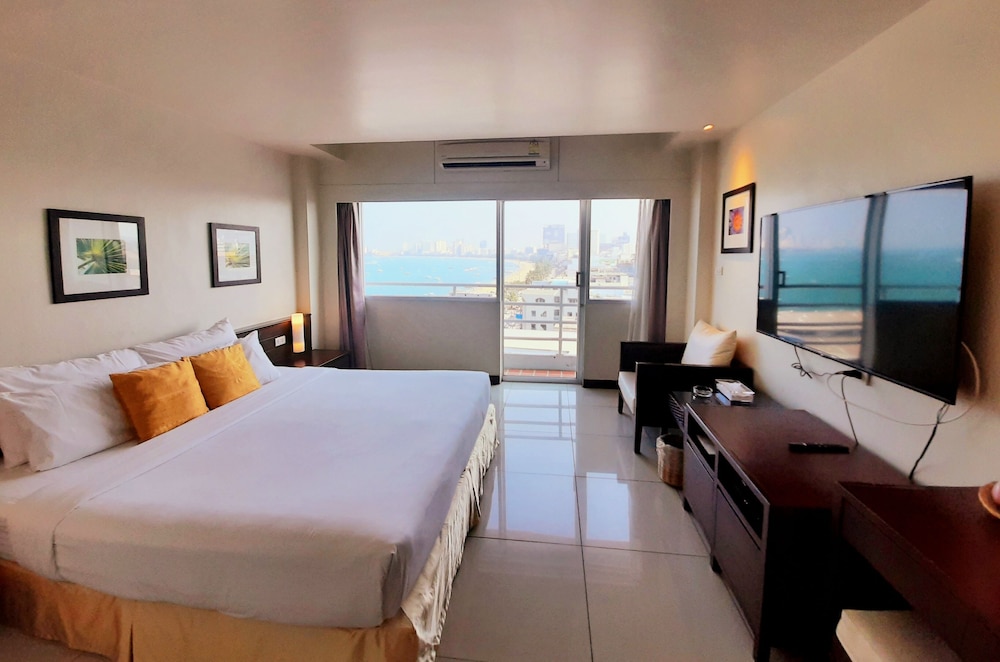 Superior Seaview Double room thumbnail 6