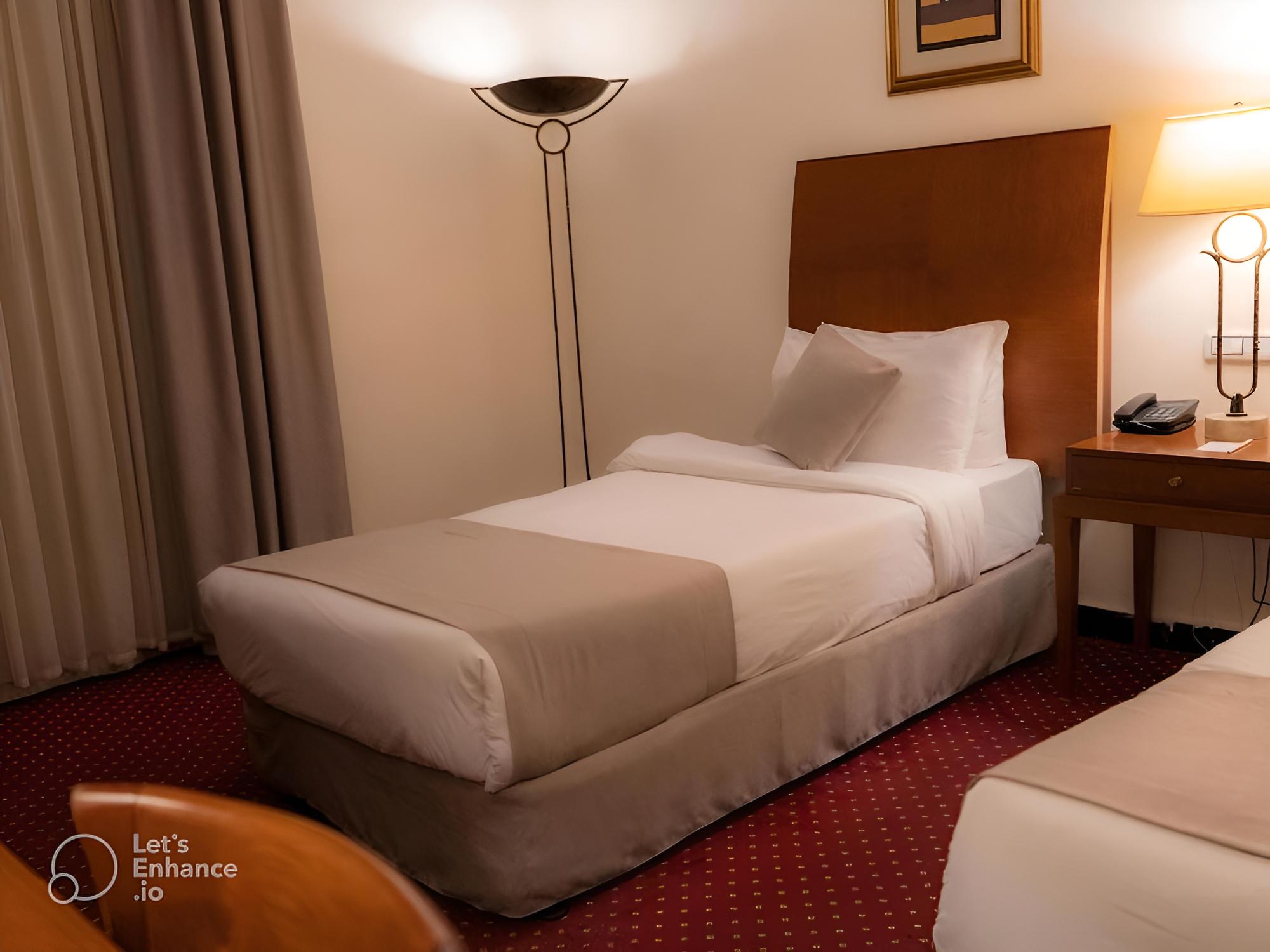 Standard Double or Twin Room - Photo 9