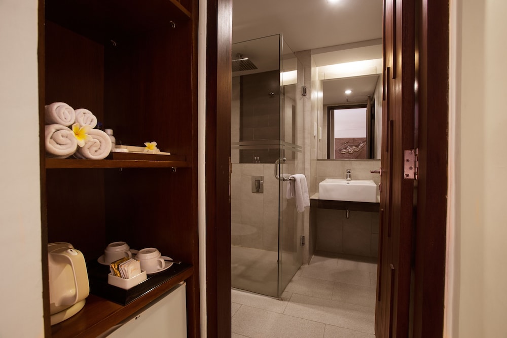 Honeymoon Suite - Photo 8