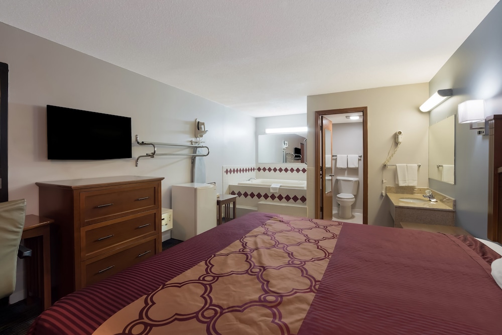 Standard Room, 1 King Bed, Smoking, Jacuzzi