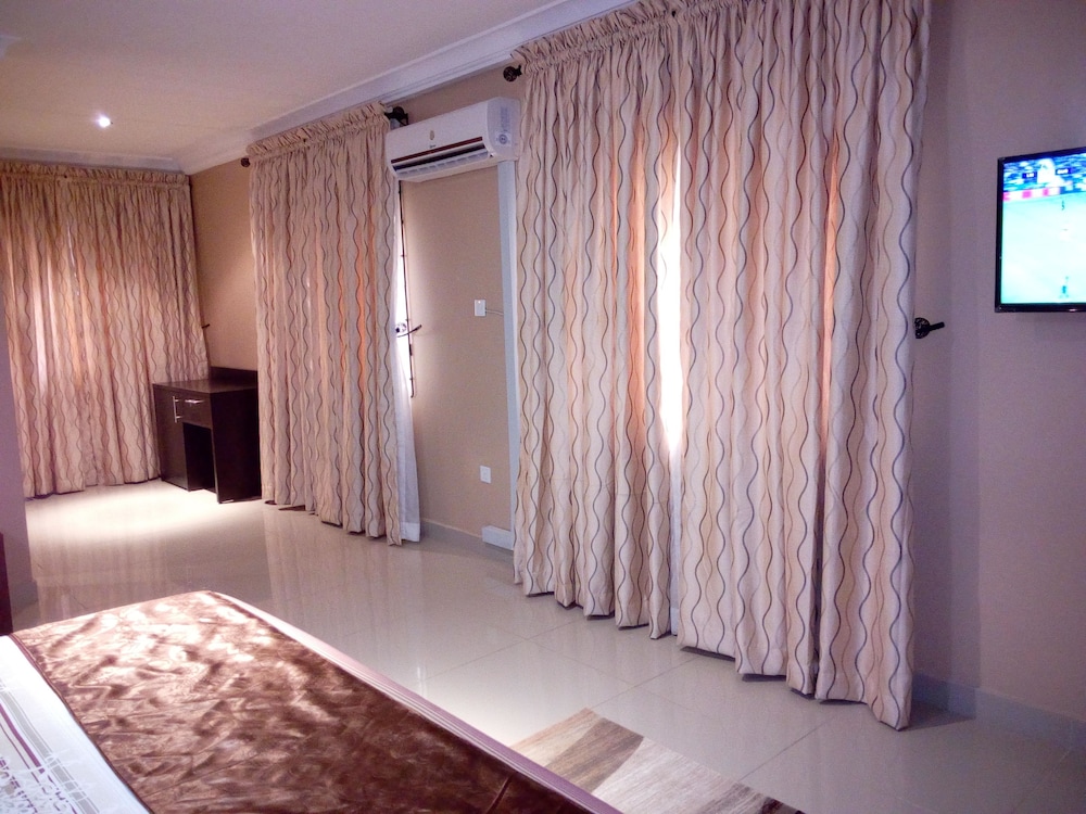 Luxury Suite, 1 King Bed, Non Smoking photo 2