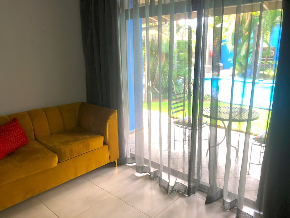 Standard Room, 2 Twin Beds, Pool Access, Pool View - Photo 9