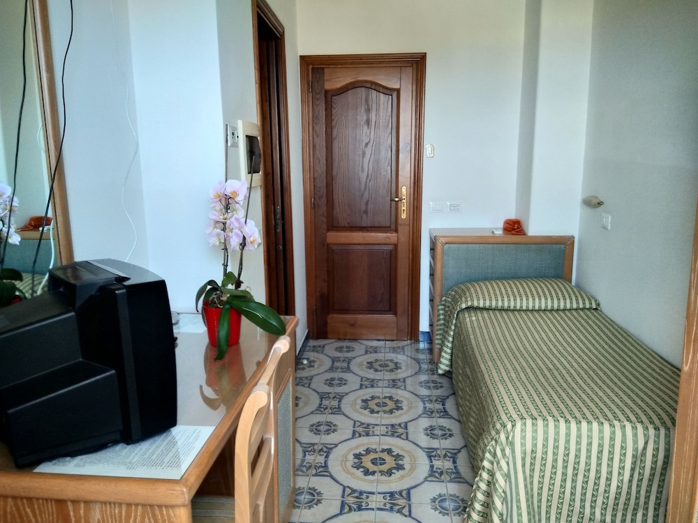 Standard Single Room photo 2