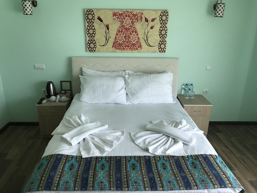 Deluxe Room - Photo 8