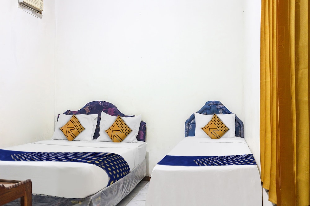 Economy Triple Room