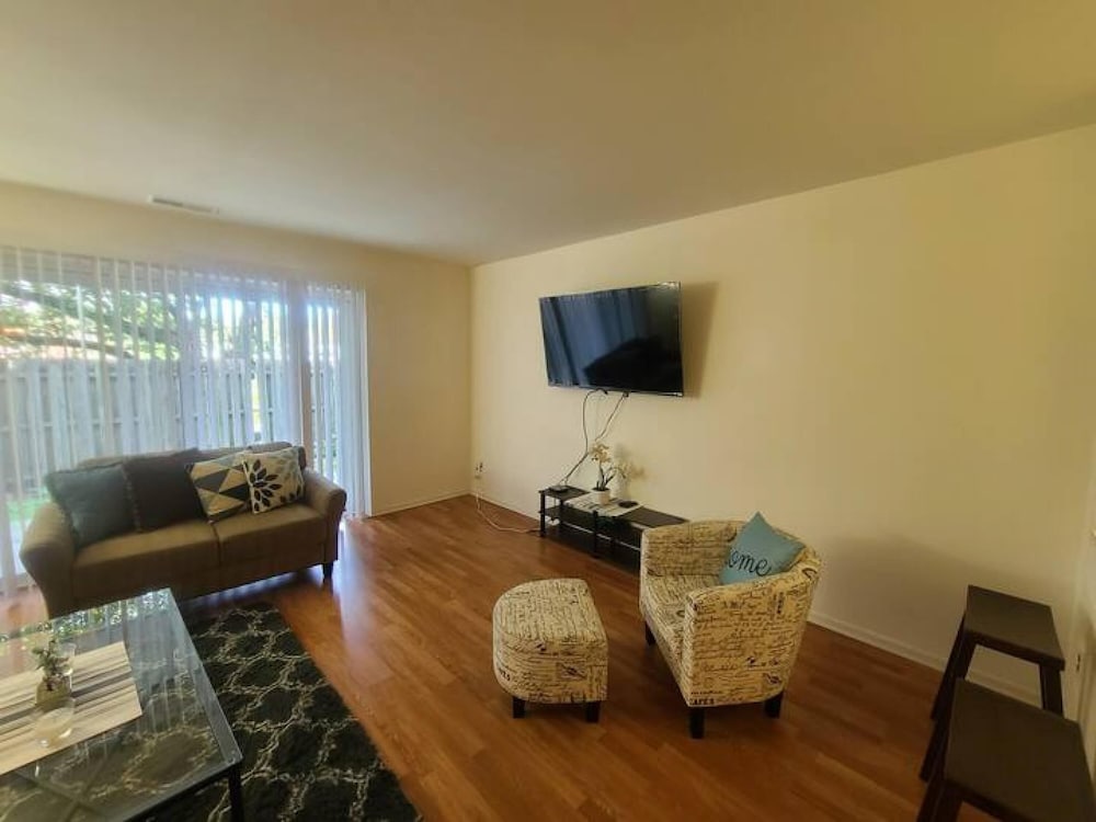 2BR 2B Clean Spacious Great Location, Photo 10