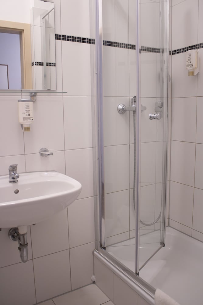 Standard Room, 1 Bedroom, Non Smoking photo 3