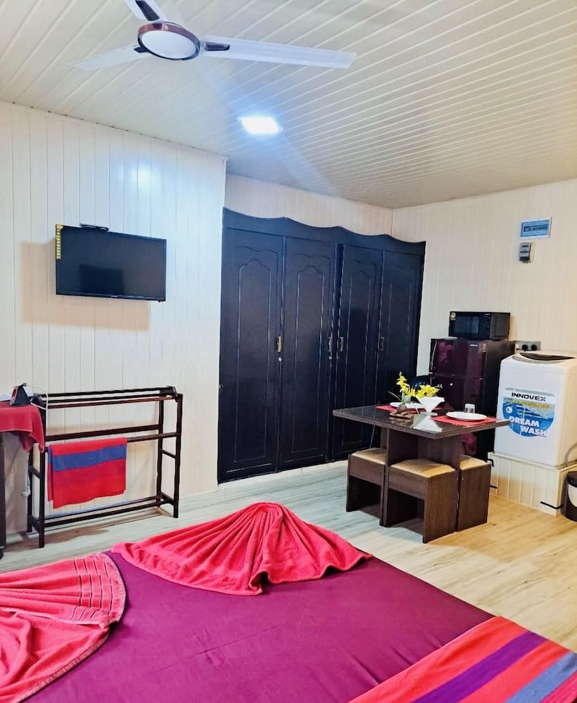 Deluxe Studio