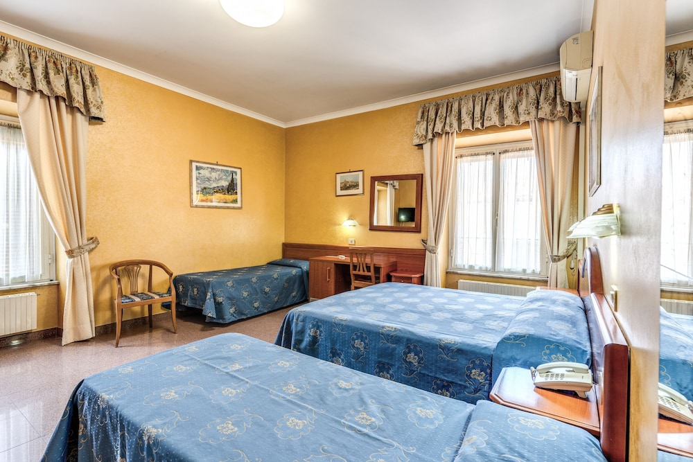 Standard Triple Room photo 1