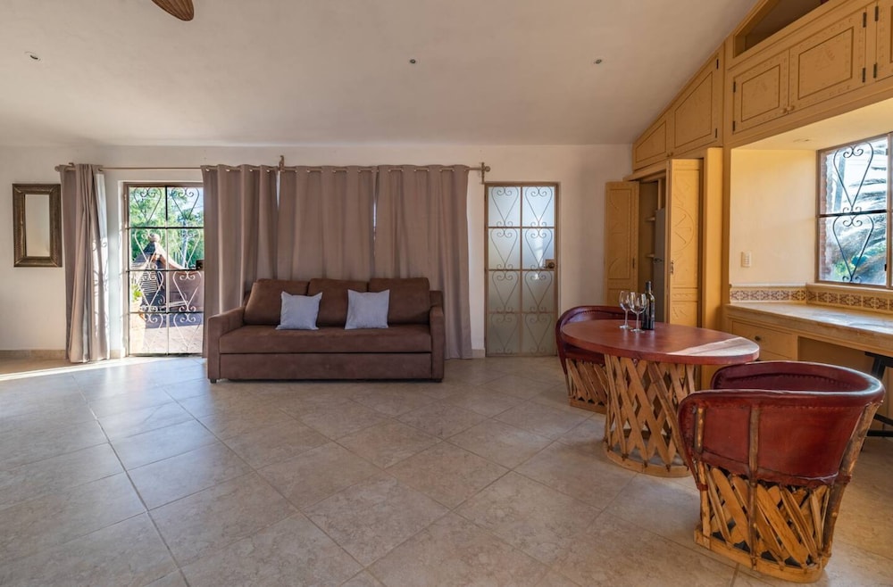Luxury House photo 1