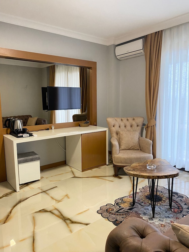 Business Room photo 2
